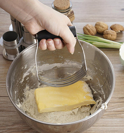 Handy Dough Masher – Mixing with ease