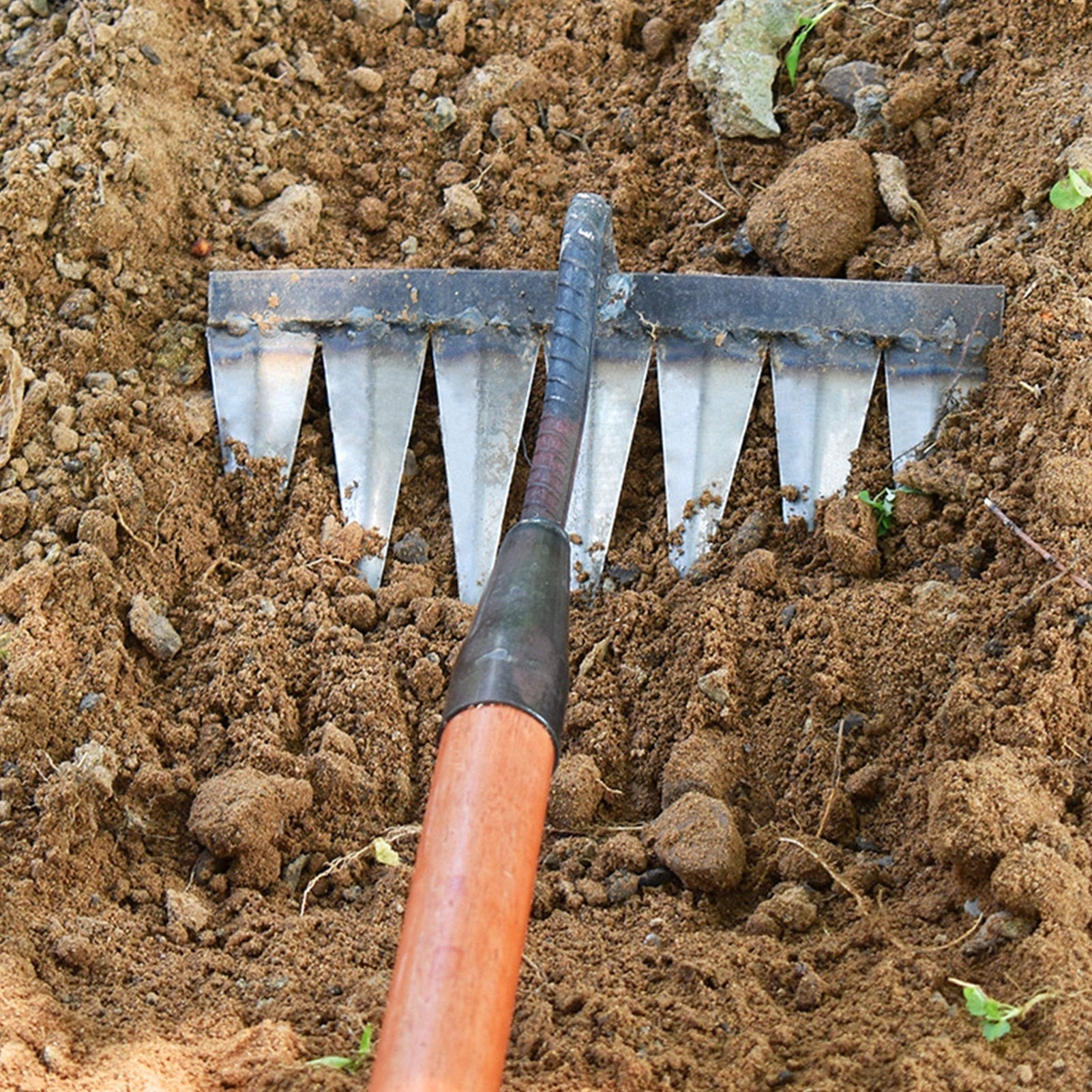 Multifunctional Rake - Makes gardening easy